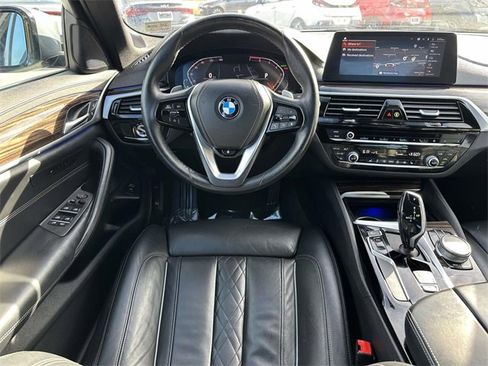 Used 2020 BMW 530i xDrive w/ Executive Package image 2