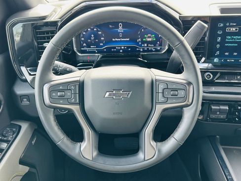 Used 2025 Chevrolet Silverado 2500 ZR2 image 18