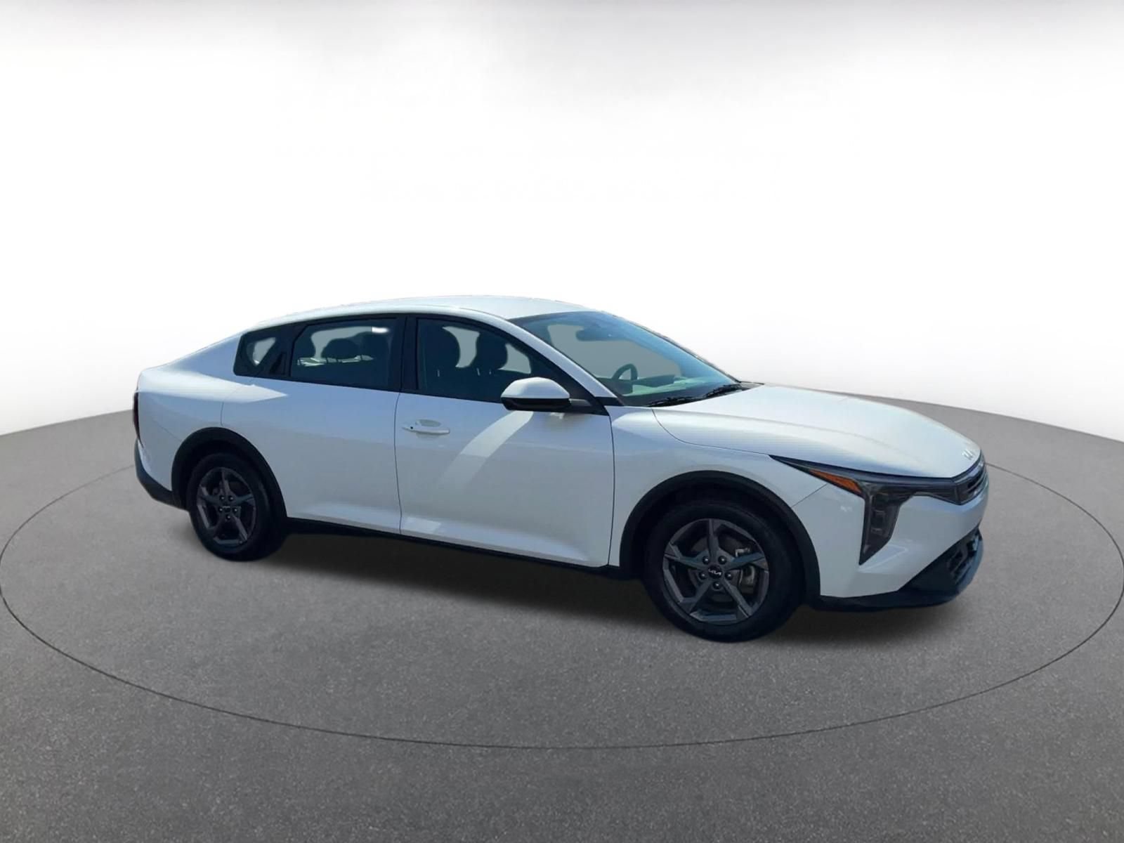 Used 2025 Kia K4 FWD image 2