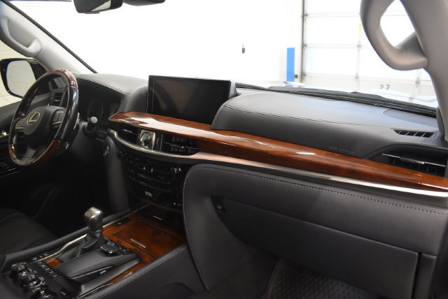 Used 2021 Lexus LX 570 4WD w/ Luxury Package image 17