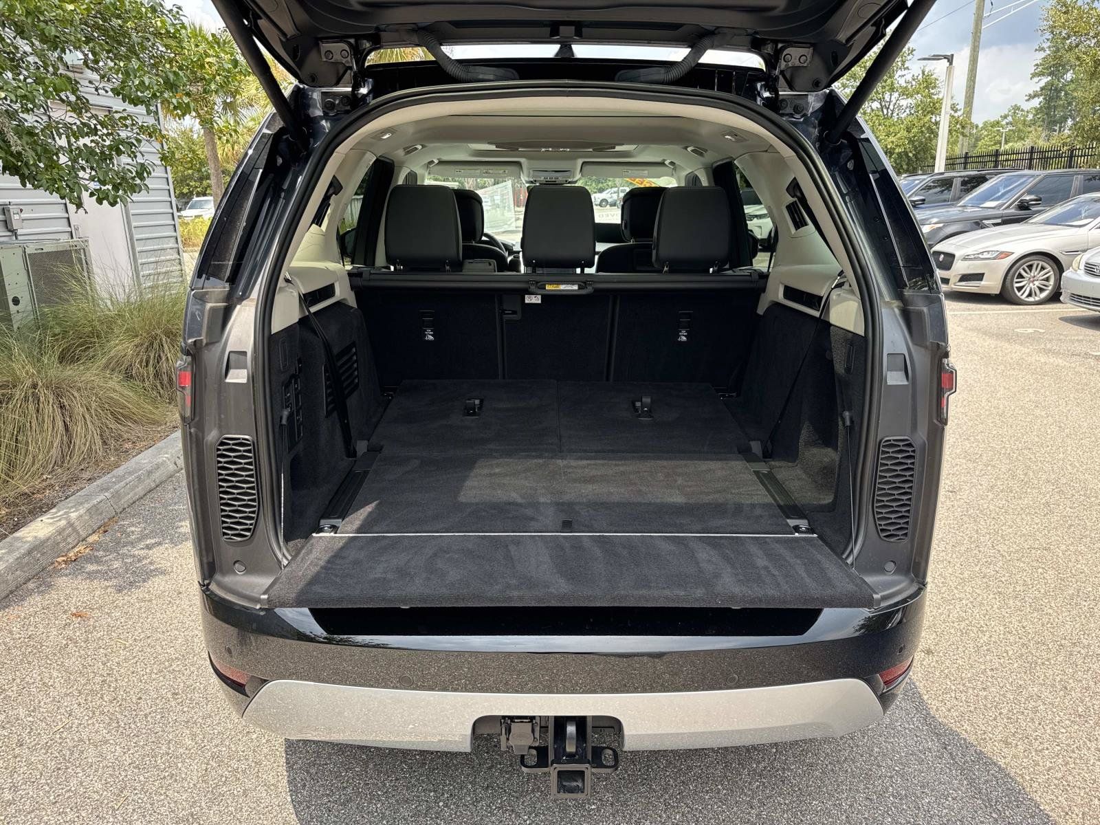 Certified 2026 Land Rover Discovery Limited Edition AWD/4WD image 11
