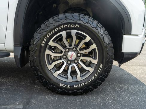 Used 2023 GMC Sierra 1500 AT4 w/ Technology Package AWD/4WD image 11