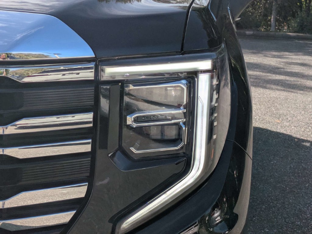 Used 2025 GMC Sierra 1500 SLT AWD/4WD image 9