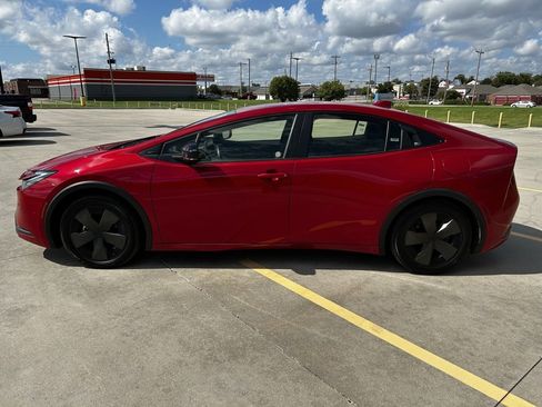 Used 2024 Toyota Prius LE image 5