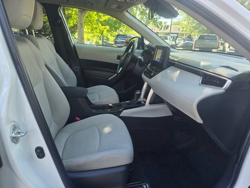 Used 2023 Toyota Corolla Cross LE w/ Moonroof Package AWD/4WD image 11