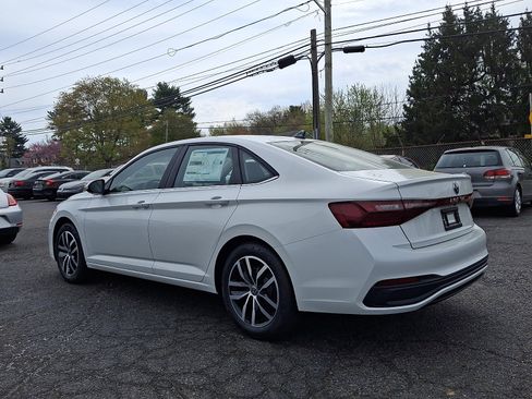 New 2026 Volkswagen Jetta SE FWD image 3