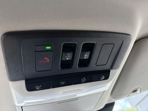 Used 2023 Nissan Pathfinder Platinum w/ Lighting Package (N93) FWD image 24