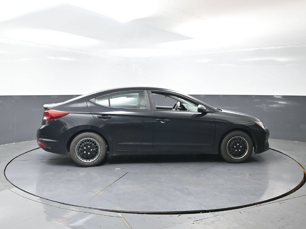 Used 2019 Hyundai Elantra SE FWD image 2