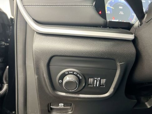 New 2025 Jeep Grand Cherokee Altitude image 17