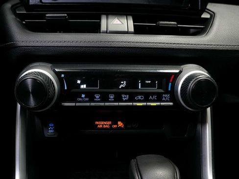 Used 2019 Toyota RAV4 LE FWD image 14