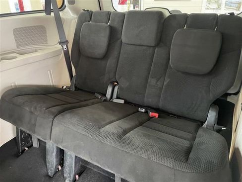 Used 2017 Dodge Grand Caravan SE FWD image 23