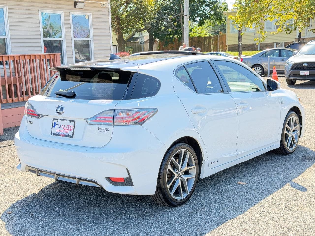 Used 2015 Lexus CT 200h w/ Navigation Package FWD image 4