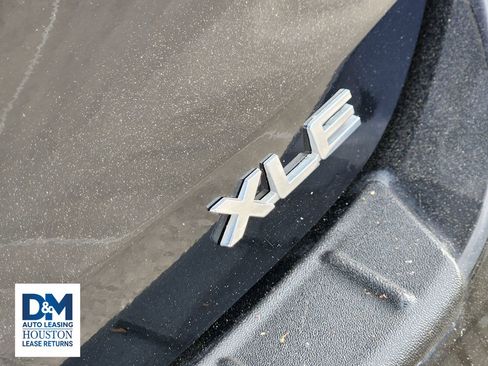 Used 2022 Toyota Highlander XLE FWD image 17