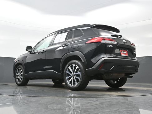 Used 2025 Toyota Corolla Cross XLE AWD/4WD image 31