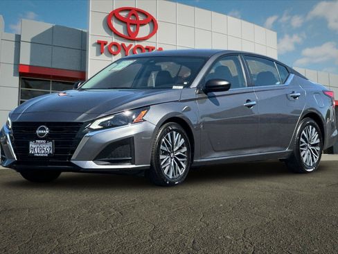 Used 2024 Nissan Altima 2.5 SV FWD image 7