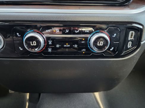 Used 2024 GMC Sierra 1500 SLT image 14