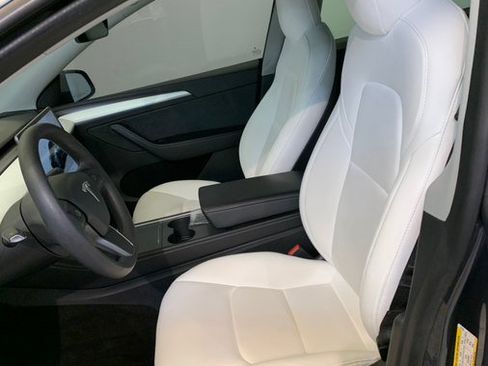 Used 2022 Tesla Model Y Performance AWD/4WD image 17