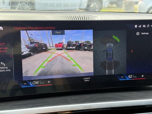 Used 2024 BMW 330i Sedan w/ Convenience Package image 21