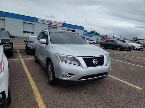 Used 2013 Nissan Pathfinder SV FWD image 3