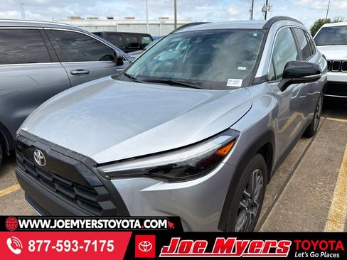 Used 2026 Toyota Corolla Cross XLE FWD image 1