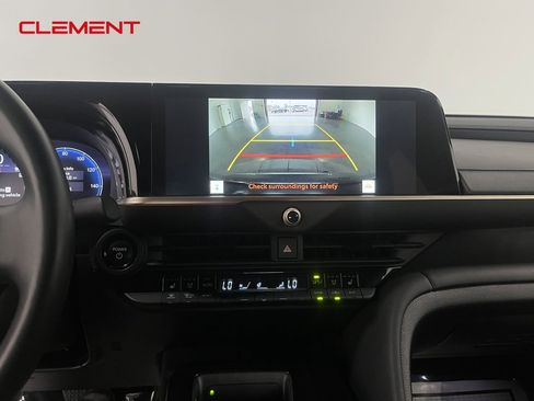 Used 2024 Toyota Crown Limited image 17