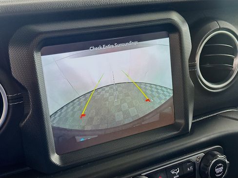 Used 2022 Jeep Wrangler Sahara image 22