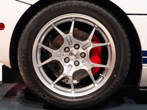Used 2005 Ford GT RWD image 14