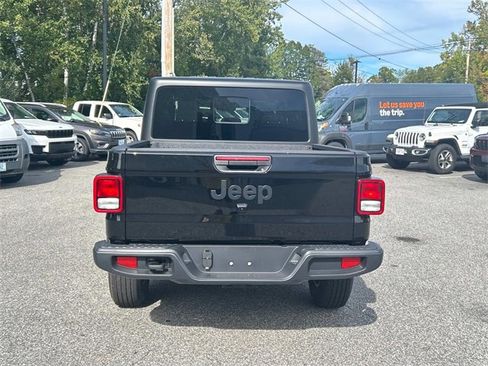 New 2025 Jeep Gladiator Sport image 3