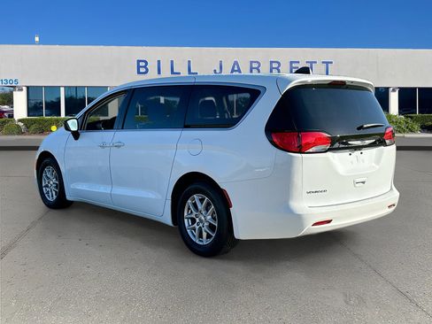 Used 2024 Chrysler Voyager LX image 5