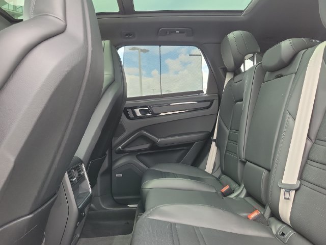 Used 2022 Porsche Cayenne S AWD/4WD image 16