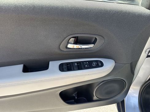 Used 2019 Honda HR-V LX image 39