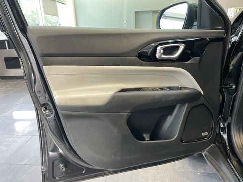 Used 2023 Jeep Compass Limited w/ Sun and Sound Group AWD/4WD image 14
