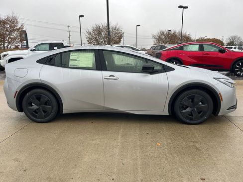 New 2026 Toyota Prius SE image 6