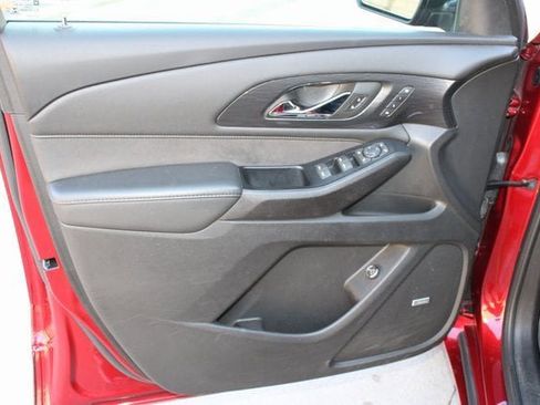 Used 2023 Chevrolet Traverse High Country image 22