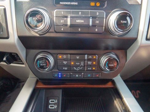 Used 2019 Ford F350 King Ranch w/ Chrome Package AWD/4WD image 28