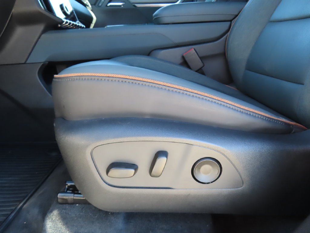 Used 2025 GMC Acadia AT4 w/ Luxury Package AWD/4WD image 8
