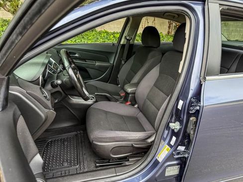 Used 2013 Chevrolet Cruze LT w/ Technology Package FWD image 10