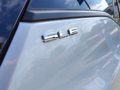 Used 2022 GMC Terrain SLE image 9