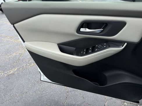 Used 2025 Nissan Rogue SV FWD image 22