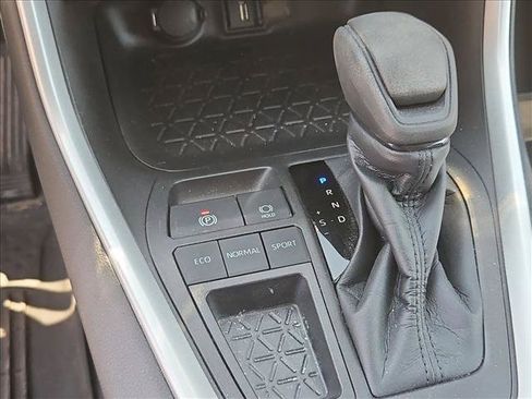 Used 2022 Toyota RAV4 XLE w/ Convenience Package FWD image 15