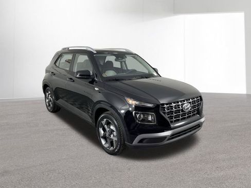 Certified 2025 Hyundai Venue SEL image 12
