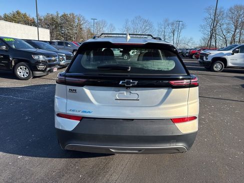 Used 2023 Chevrolet Bolt EUV LT image 4