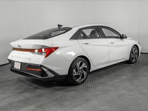 Used 2024 Hyundai Elantra SEL w/ Convenience Package FWD image 8