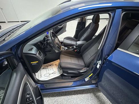 Used 2015 Hyundai Elantra GT FWD image 11