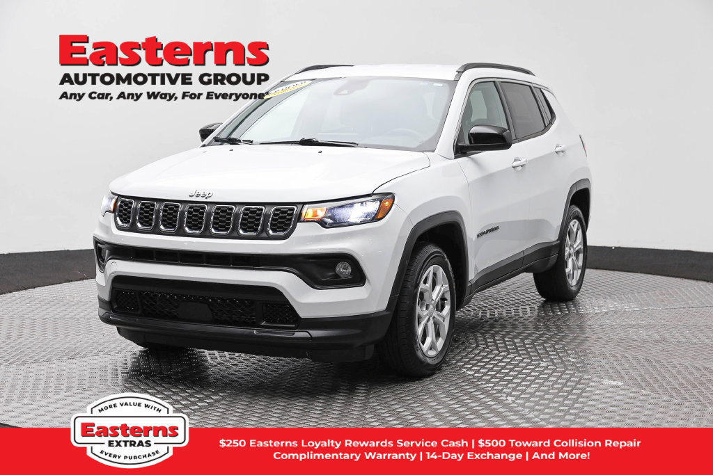 Used 2024 Jeep Compass Latitude AWD/4WD image 1