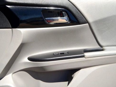 Used 2017 Honda Accord LX image 19