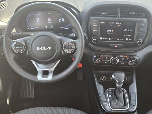 Used 2025 Kia Soul LX w/ LX Technology Package FWD image 10