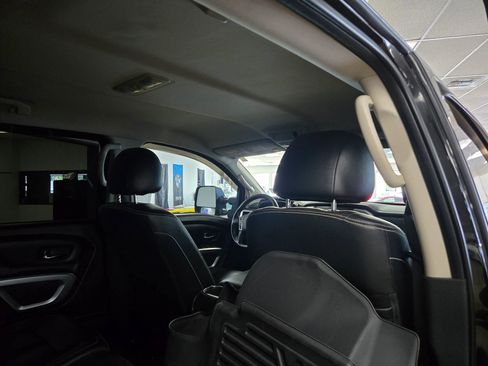 Used 2016 Nissan Titan PRO-4X w/ Pro-4x Convenience Package AWD/4WD image 22