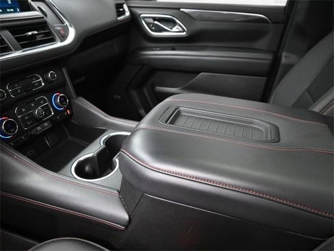 Used 2022 Chevrolet Suburban RST w/ Sport Performance Package image 19