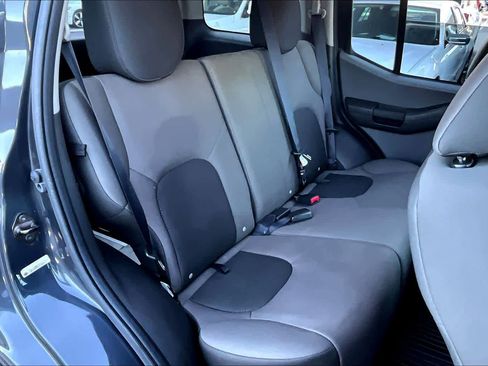 Used 2015 Nissan Xterra S image 18